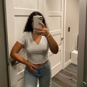 White V-neck perfectly cropped